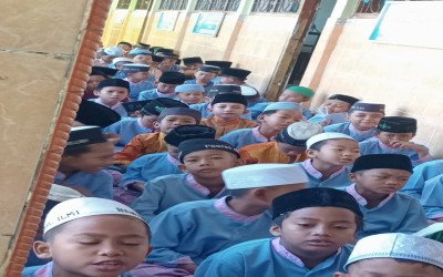 KEGIATAN RUTIN SD NEGERI 1 BANYUMULEK KEDIRI LOMBOK BARAT JUMPA BESTI ( JUMAT PAGI BERSIHKAN HATI )